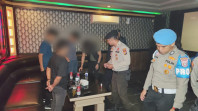 Razia Hiburan Malam di Pekanbaru, Puluhan Pengunjung Dicek Urine