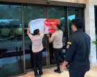 Nunggak Pajak! Bapenda Pekanbaru Pasang Stiker ke Hotel di Sudirman