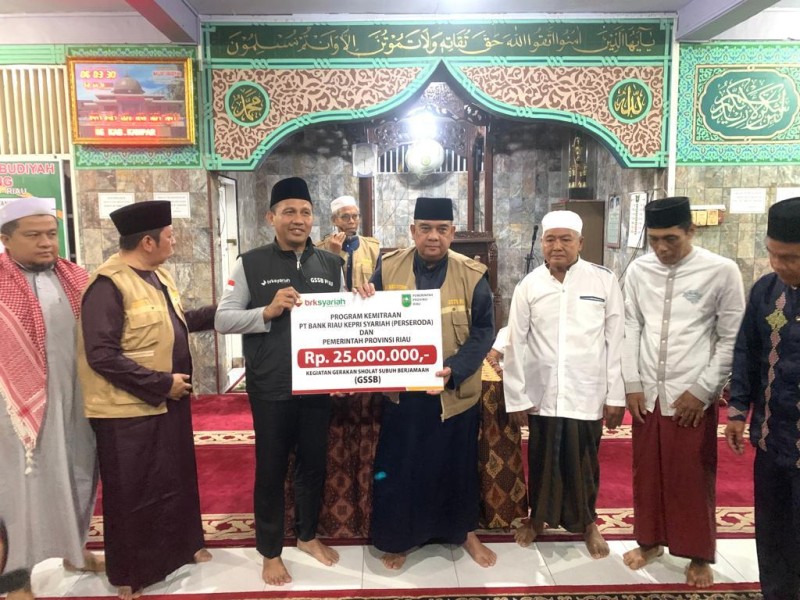 BRK Syariah Serahkan Bantuan Ke Masjid Ubudiyah Kampar Dalam GSSB Ke-172