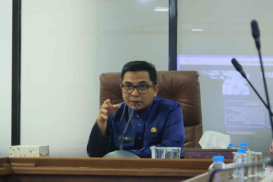 Penertiban Kabel FO Semrawut di Pekanbaru Berlanjut, Lima hingga 12 Tiang di Satu Titik