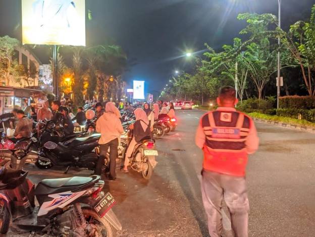 UPT Perparkiran Dishub Pekanbaru Tertibkan Parkir Liar di Sekitaran Mal SKA