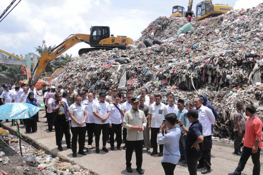 Upaya Kendalikan Sampah, Wako Pekanbaru Boyong Camat Lurah Cek TPA Muara Fajar