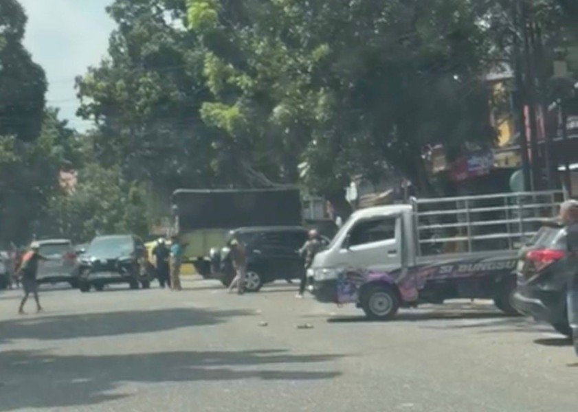 Pengemudi Tak Terima Ditegur Karena Salah Parkir, Jukir di Pekanbaru Diparang