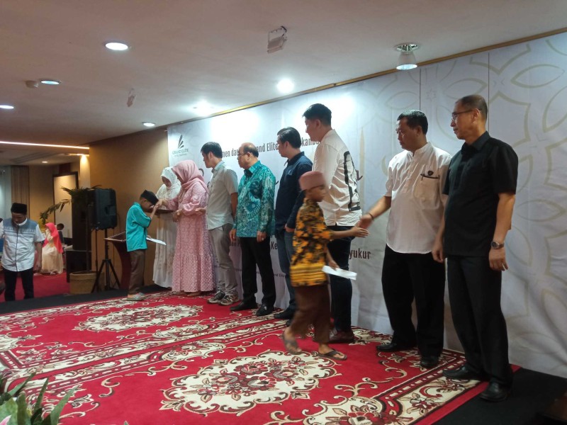 Gelar Buka Puasa Bersama, Grand Elite Hotel Santuni Puluhan Anak Panti