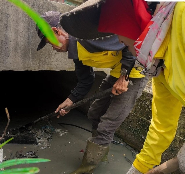 PUPR Pekanbaru Normalisasi Drainase Jalan Riau