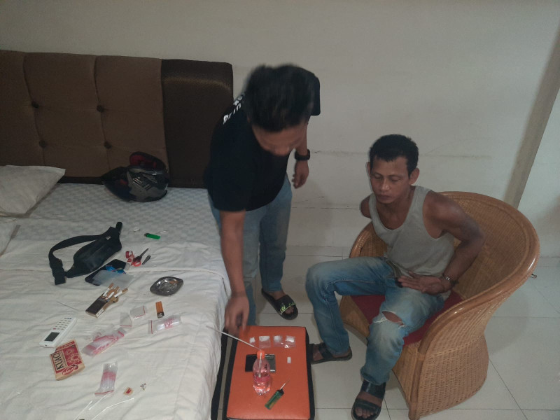 Usai Transaksi, Pengedar Ditangkap Lagi Nyabu di Homestay
