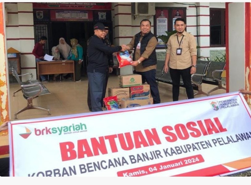 BRK Syariah Salurkan Ratusan Paket Sembako Ke Masyarakat Korban Banjir di Pelalawan