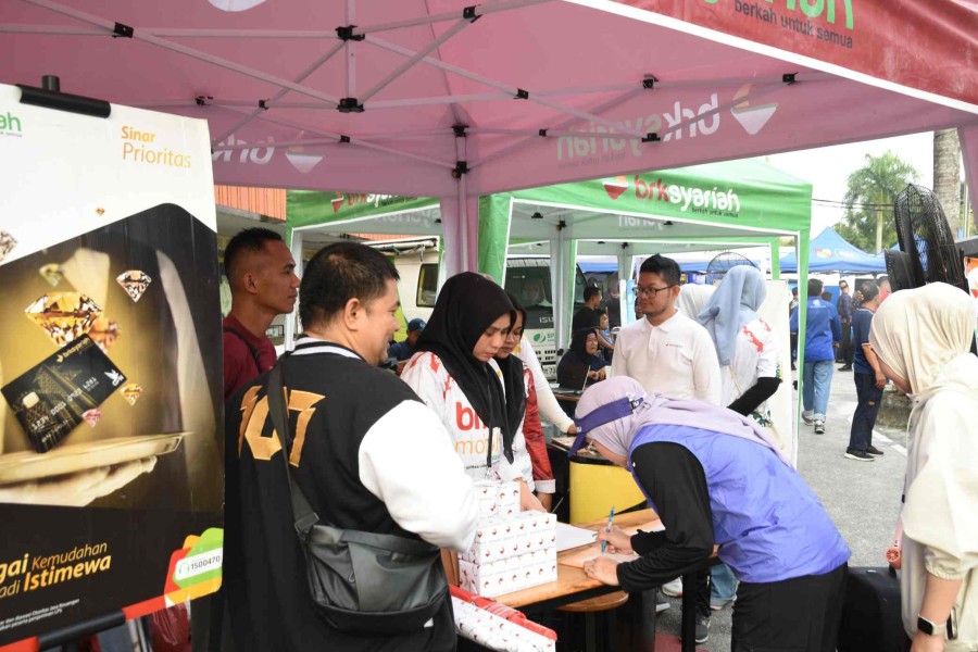 BRK Syariah Turut Meriahkan Festival Ketan Talam Durian Terpanjang di Dunia