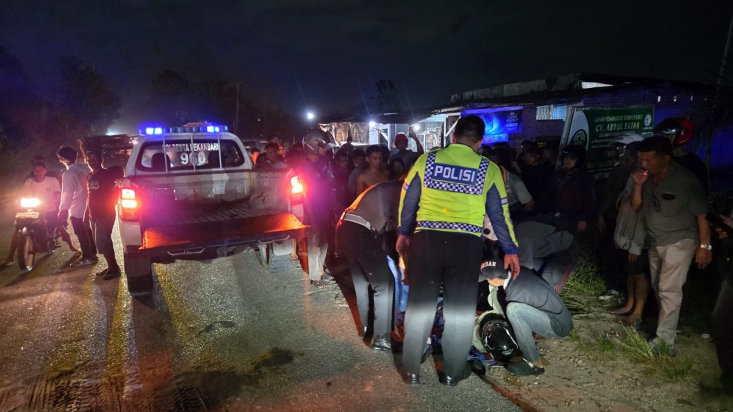 Gagal Nyalip, Pemotor Tewas Tergilas Dumptruk