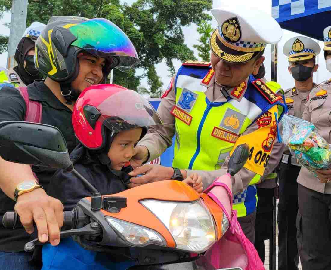 Dirlantas Polda Riau Turun ke Jalan, Ternyata Lakukan Hal ini ke Pengendara