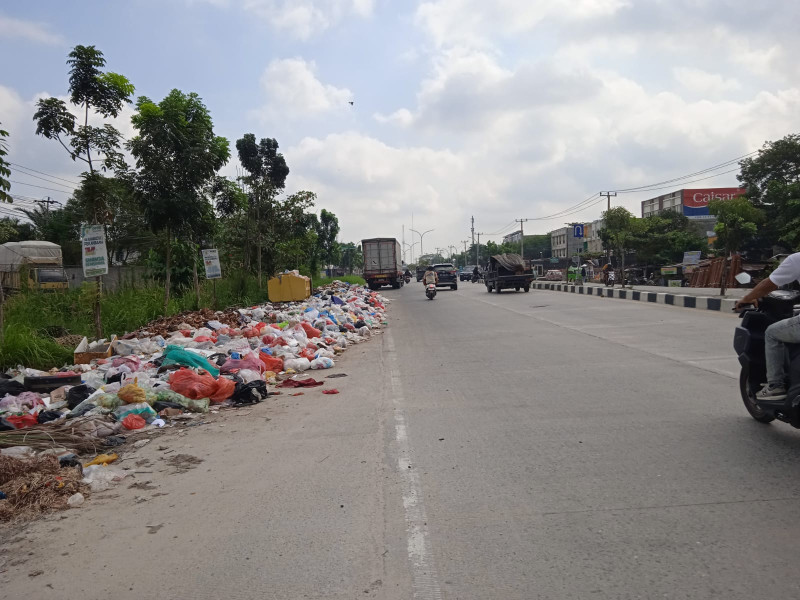 Sampah Kembali Menumpuk di TPS, DLHK Pekanbaru Peringatkan Operator Angkutan