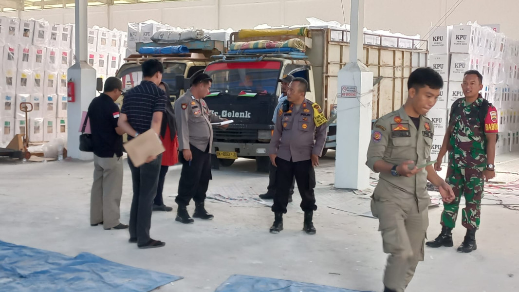 AKP Syafnil Turun Langsung Kawal Pergeseran Kotak Suara Pemilu ke KPU