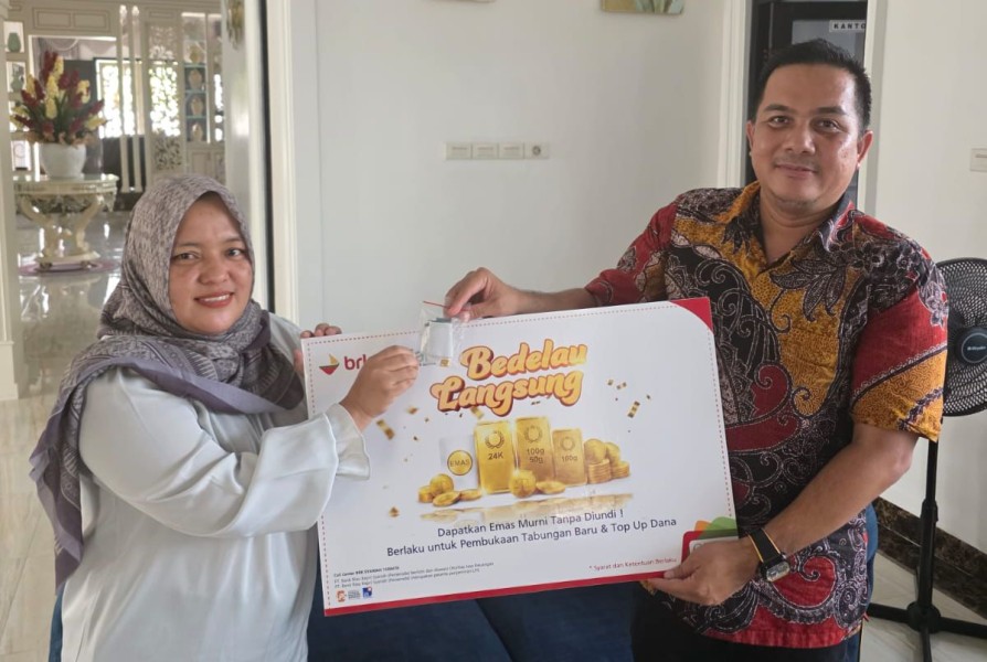 15 Tahun Jadi Nasabah BRK Syariah, Tessy Bawa Pulang Hadiah Emas