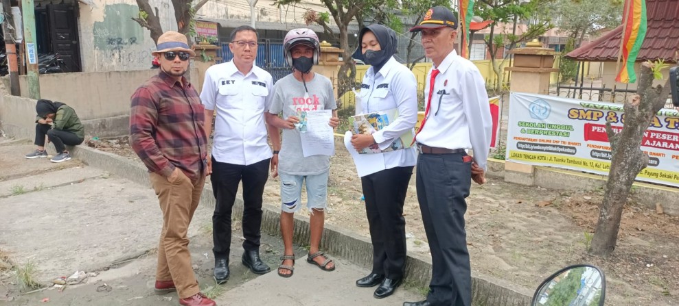 Tangkap 3 Warga Buang Sampah di TPS Liar, Tim Yustisi Jatuhi Denda