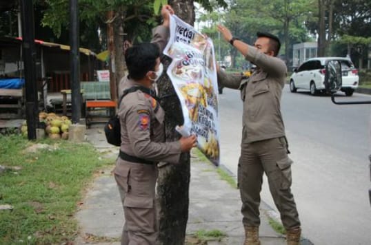 3 Ruas Jalan Jadi Sasaran, Satpol PP Tertibkan PKL dan Banner Ilegal
