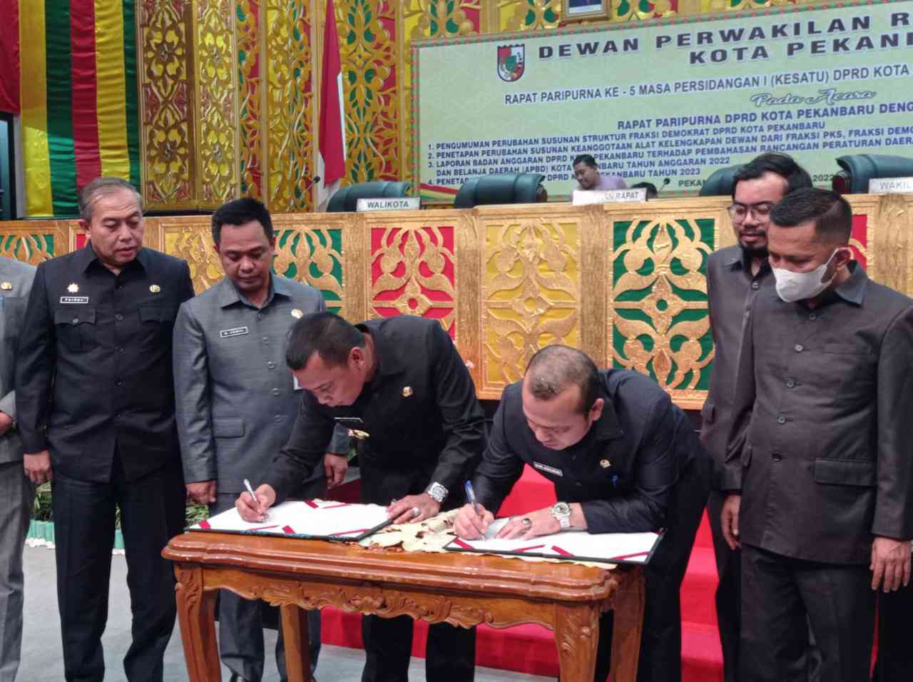 DPRD Pekanbaru Bersama Pemerintah Kota Sahkan APBD-P Tahun Anggaran 2022