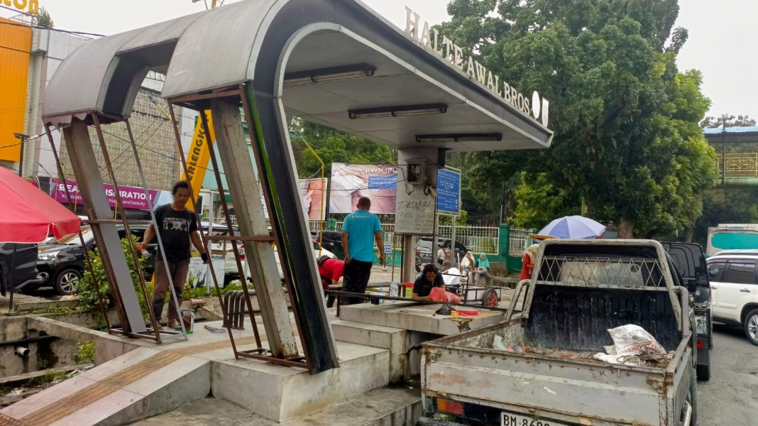 Pemko Pekanbaru Gandeng Swasta Perbaiki Halte Bus TMP