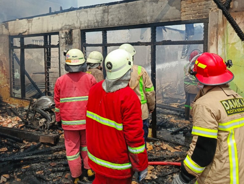 Sebuah Rumah dan 2 Kios di Pekanbaru Terbakar