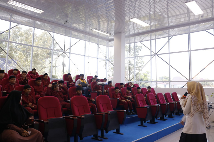 Perpustakaan Tenas Effendy Kota Pekanbaru Punya Studio Mini