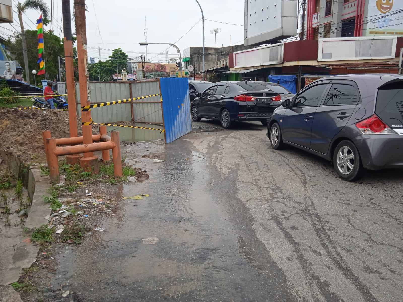 Pipa PDAM Tirta Siak Bocor, Lalulintas Jalan KH Ahmad Dahlan Macet