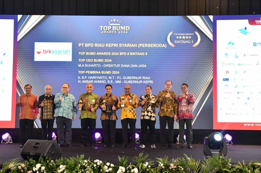 BRK Syariah Raih TOP BUMD Pada Ajang TOP BUMD Awards 2024