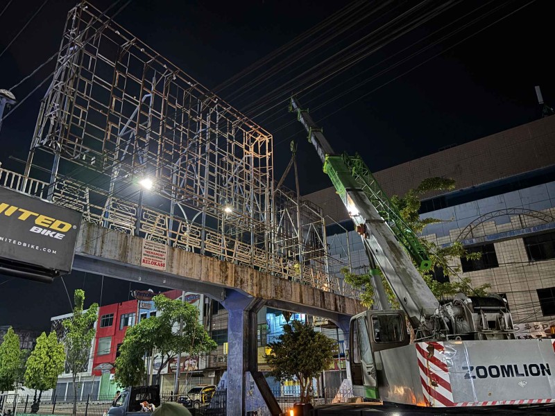 Tak Layak Pakai dan Ganggu Estetika Kota, JPO di Tuanku Tambusai di Bongkar