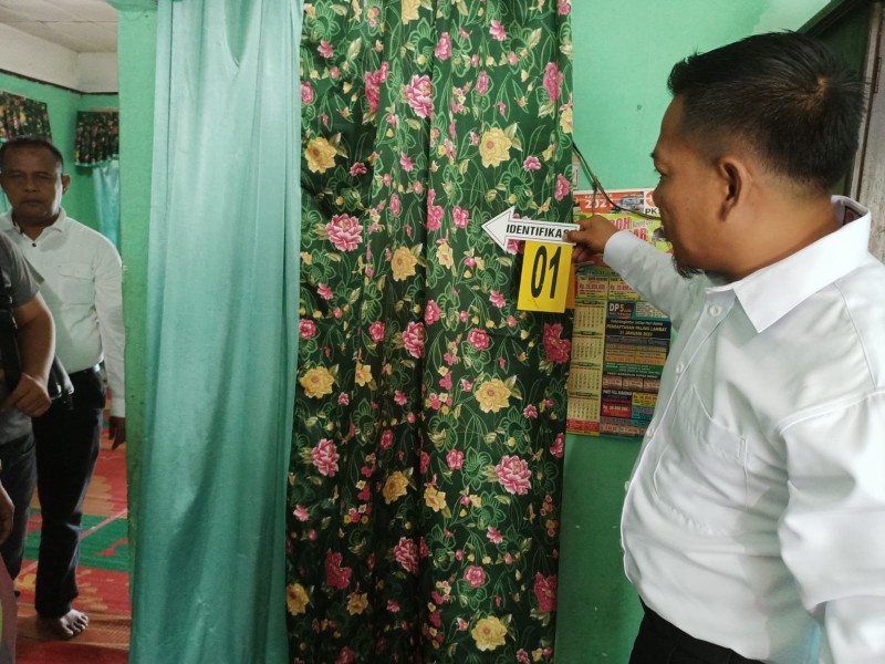 Dililit Kain, Pria Paruh Baya Ditemukan Tewas Tergantung di Kunsen Kamar