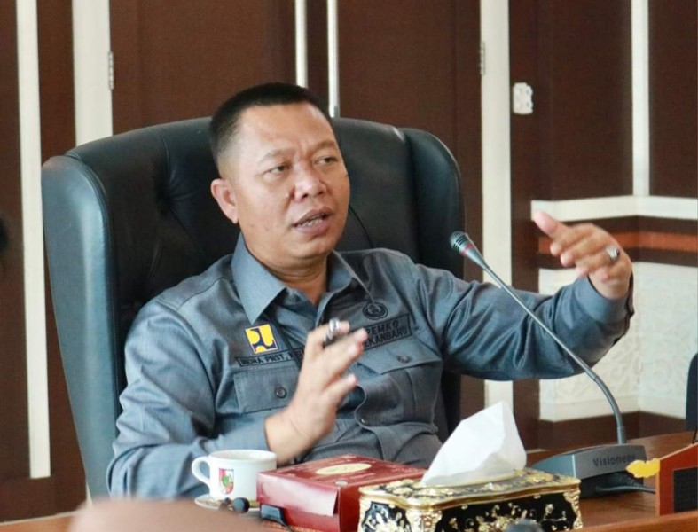 Pemilik Fiber Optik Diminta Pakai Kabel Bawah Tanah