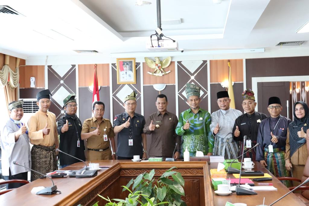 Pj Walikota Pekanbaru Dukung Pengusulan Marhum Pekan Sebagai Calon Pahlawan Nasional
