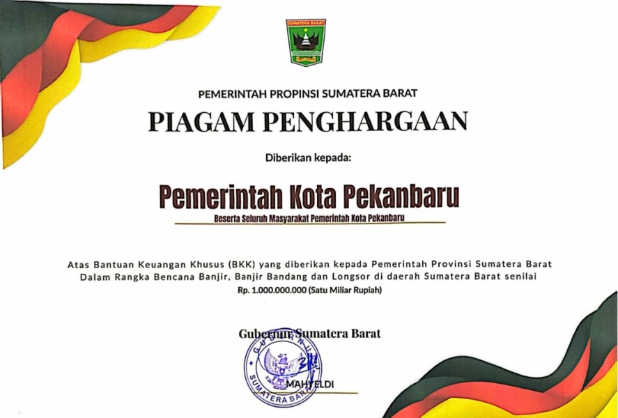 Pemko Pekanbaru Terima Penghargaan dari Pemprov Sumbar