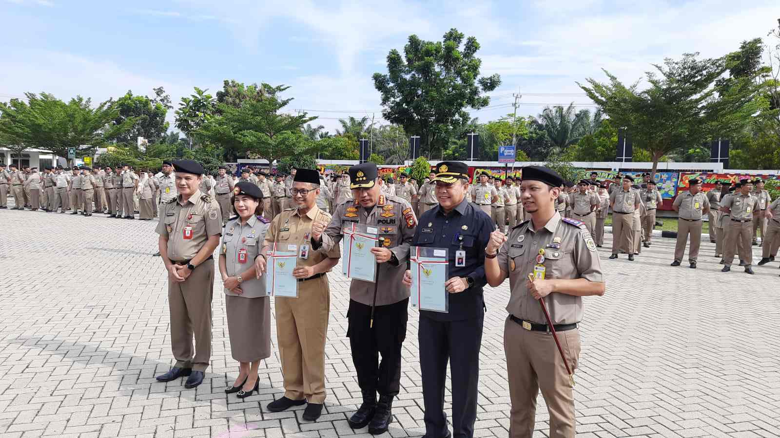 Pemko Pekanbaru Terima Tujuh Sertifikat Aset dari BPN
