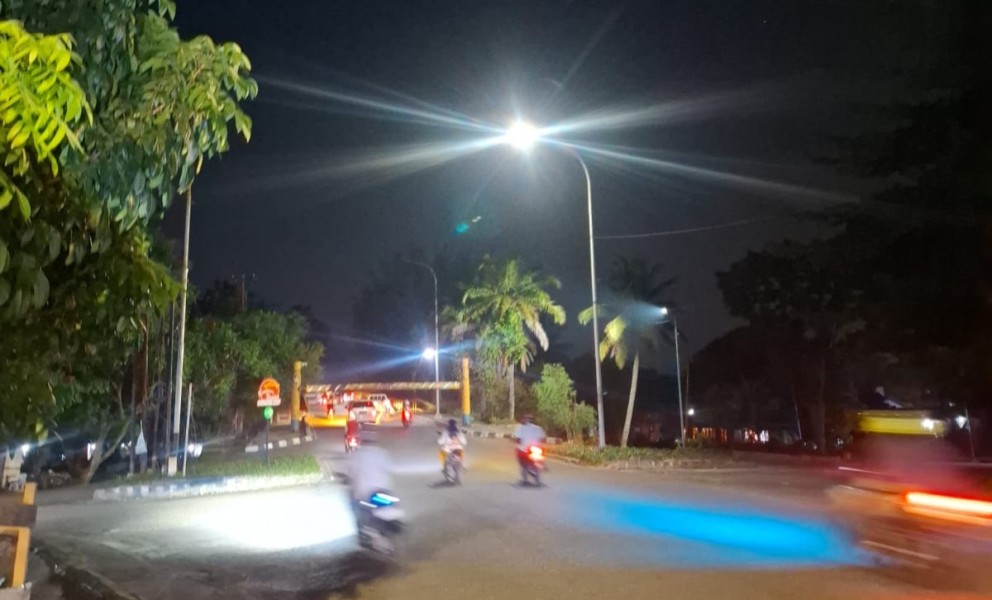 Dishub Pekanbaru Kembali Pasang Kabel Lampu PJU di Jembatan Siak I yang Sebelumnya Dicuri OTK