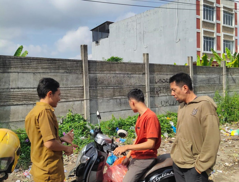 DLHK Pekanbaru Tindak Warga Buang Sampah Sembarangan