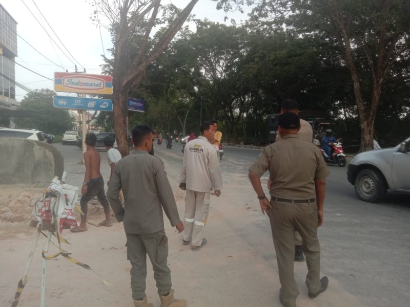 Tanah Timbun Berceceran, Satpol PP Tindak Pengelola Proyek di Jalan Datuk Setia Maharaja
