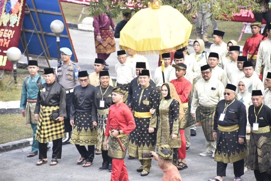 Ketua DPRD Pekanbaru Hadiri Penabalan Gelar Adat Kapolda Riau