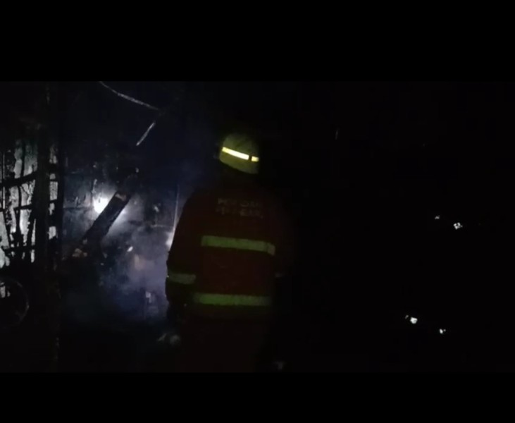 Diduga Akibat Korsleting Listrik, Api Muncul di Lantai 3 Kantor BPKAD Pekanbaru