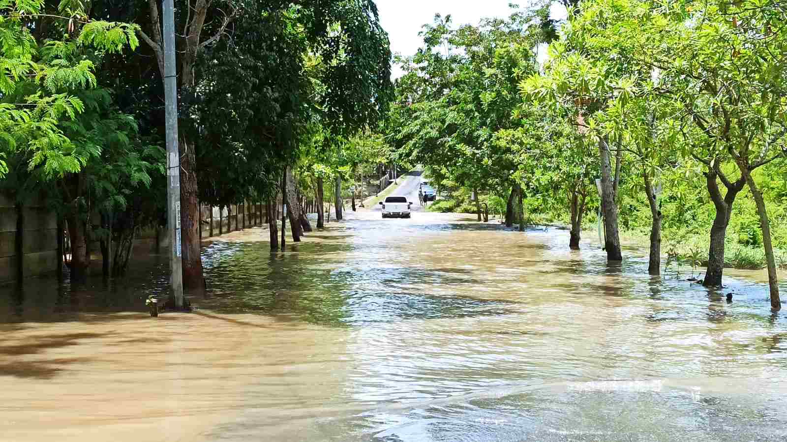 Sungai Batak Meluap, Akses Jalan Lembah Raya Lumpuh Total