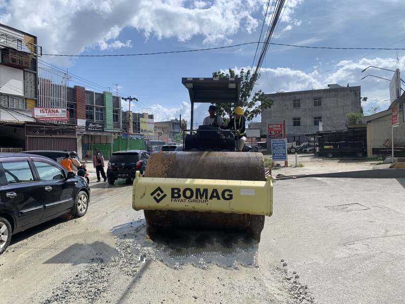 Sinergi Dengan Pemprov Riau, Perbaikan Jalan Rusak di Pekanbaru Berlanjut