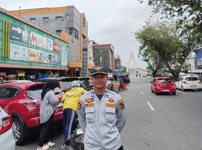 UPT Perparkiran Dishub Pekanbaru Awasi Parkiran Pasar Buah Sudirman
