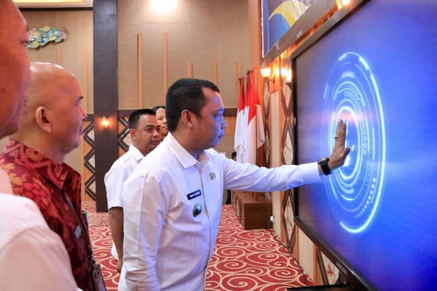 Aplikasi PEKA Diluncurkan, Pj Walikota Pekanbaru Beri Award OPD Inovatif