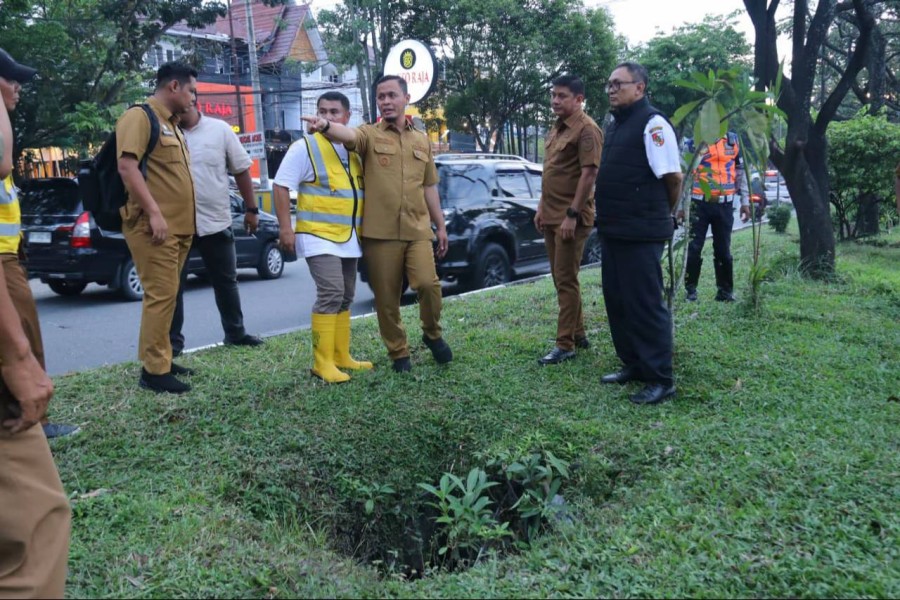 Drainase yang Tertutup Beton atau Bangunan Dipastikan Dibongkar Secara Bertahap