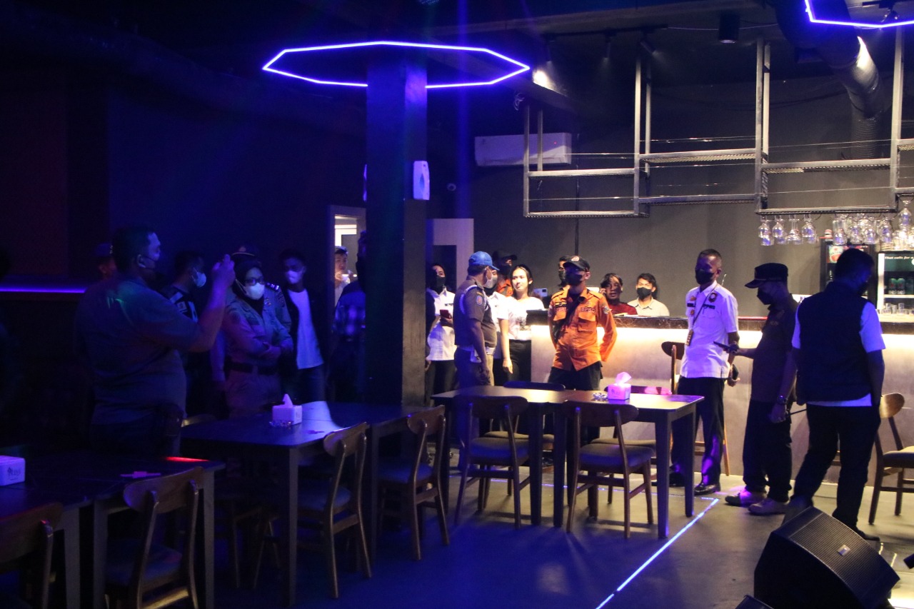 Tak Ada Aturan Tertulis, Lepas Masker Masih Jadi Sasaran Penertiban di PPKM Level 1