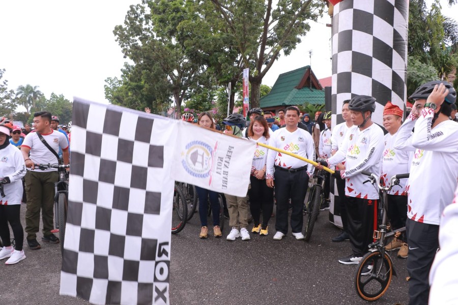 Diikuti Pesepeda Malaysia, Ribuan Peserta Fun Bike Dilepas Pj Walikota