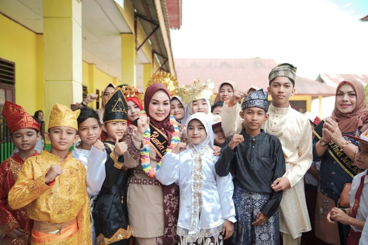 Bunda PAUD Rohil Kunjungi 2 Sekolah