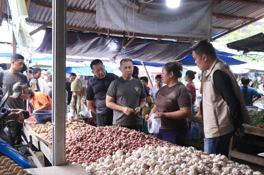 Harga Bahan Pokok Masih Cenderung Stabil