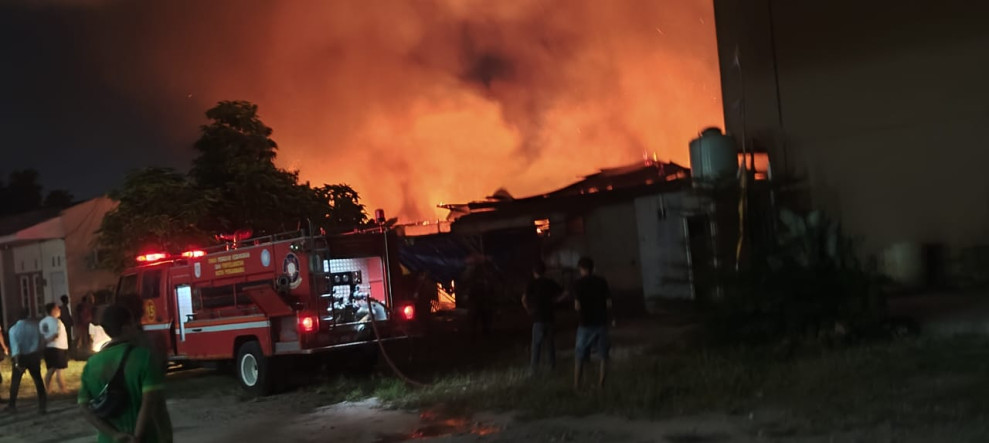 Diduga Lupa Matikan Kompor, 4 Rumah Kontrakan Ludes Terbakar