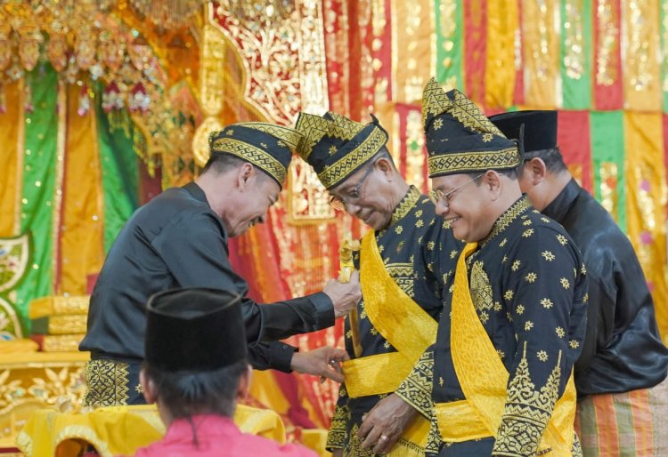 Bupati Rohil Hadiri Pengukuhan Pengurus LAMR Rohil