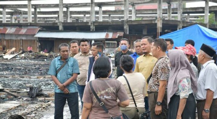 Wakil Ketua DPRD Pekanbaru Azwendi Tinjau Pasar Cik Puan Pasca Terbakar