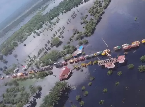 Direndam Banjir, Jalan Lintas Timur Ditutup