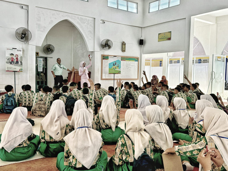 BRK Syariah Sosialisasikan Program KEJAR di SMP 37 Pekanbaru